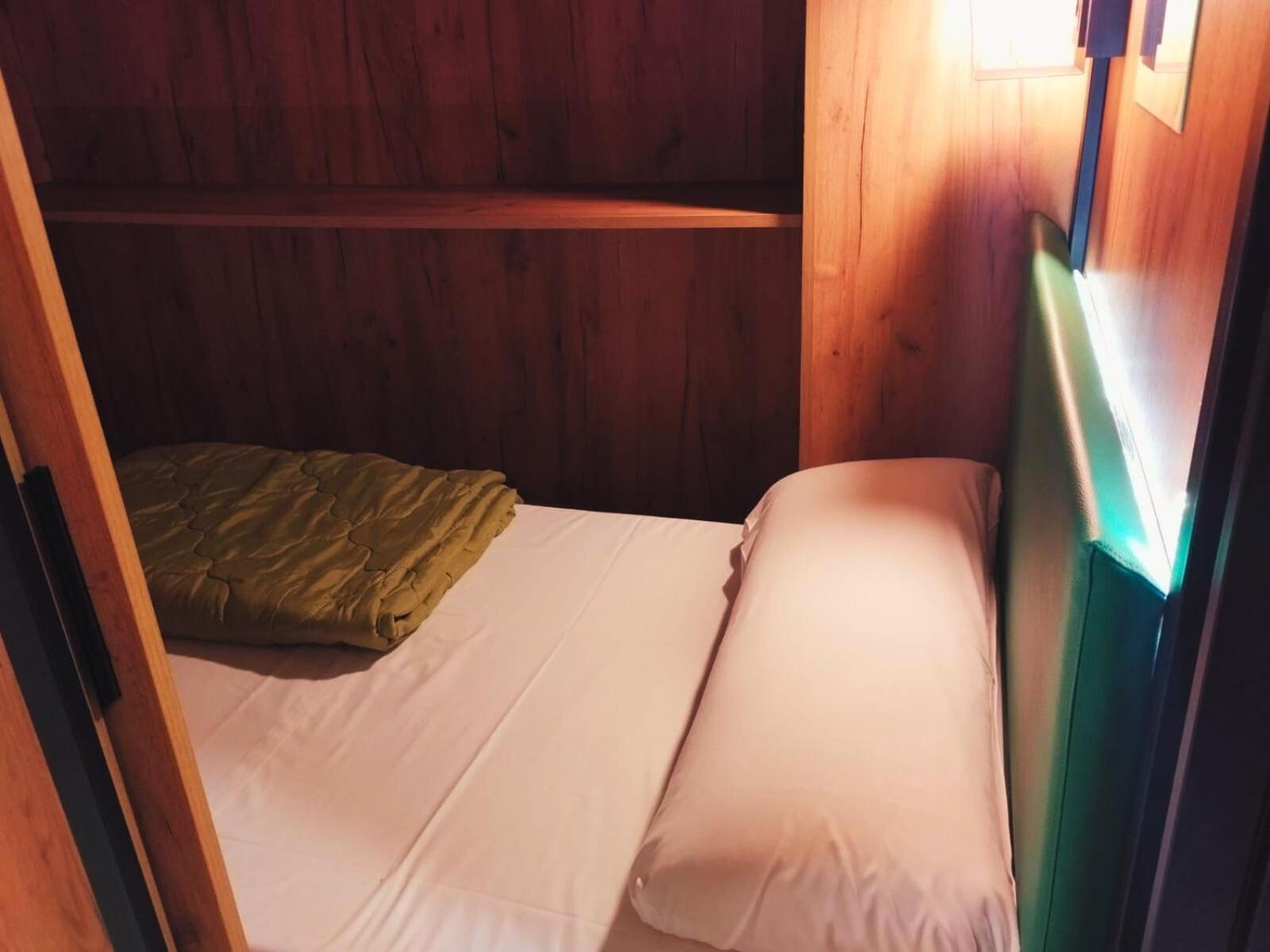 Urban Inn Capsule Madrid — Photos 3